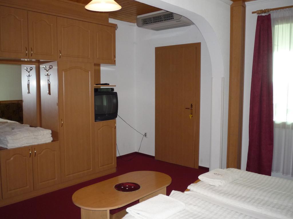 Aero Hotel & Etterem Jakabszállás Zewnętrze zdjęcie